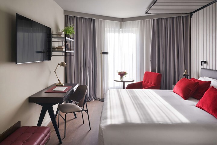 Room 16 of 80