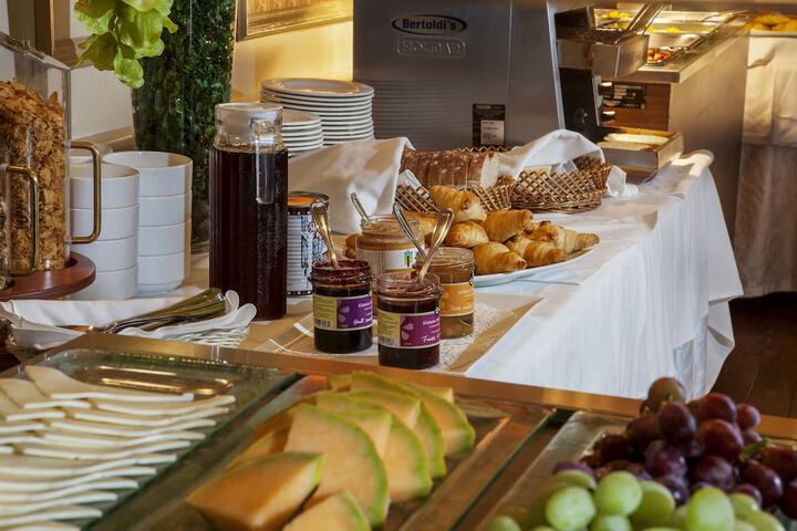 Breakfast/Coffee Service 26 of 42