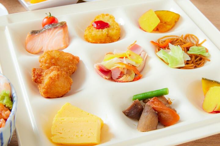 Dining 70 of 73