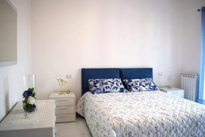 Room 2 of 6
