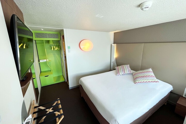 Room 9 of 46