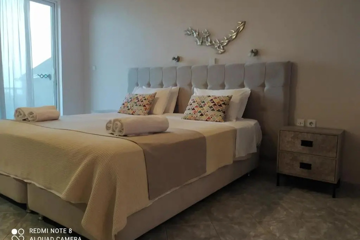 Room 3 of 16