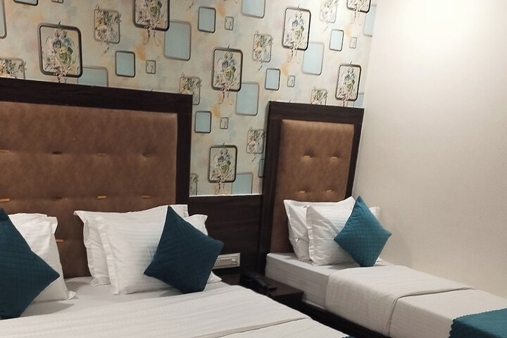 Room 11 of 20