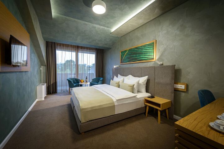 Room 38 of 102