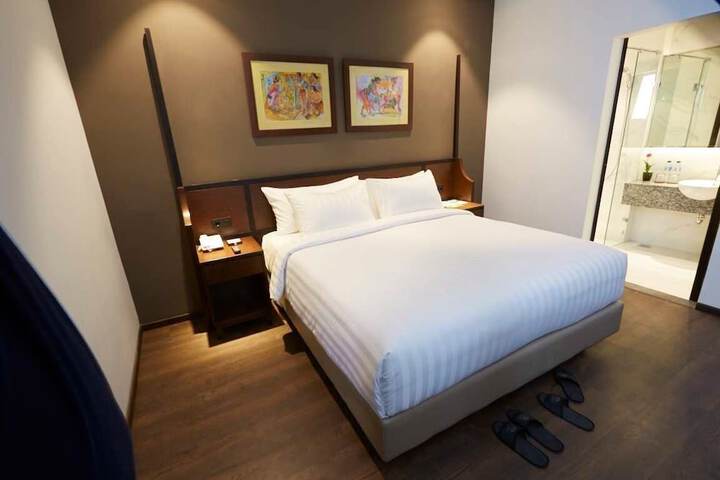 Room 5 of 30