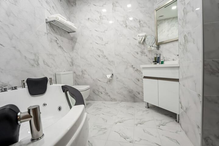 Room 14 of 28