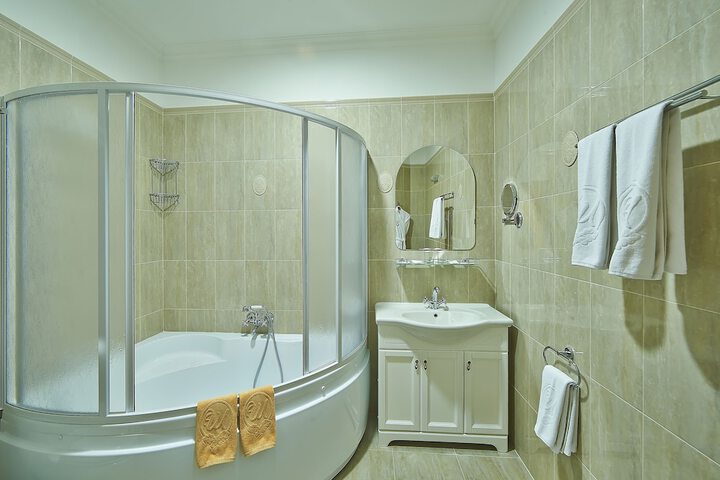 Room 25 of 43