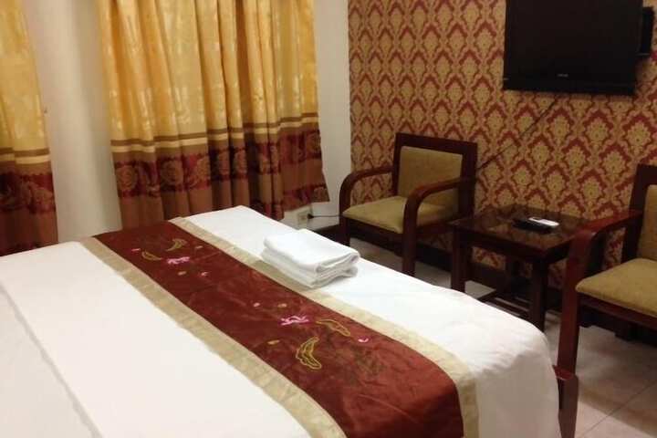 Room 4 of 19