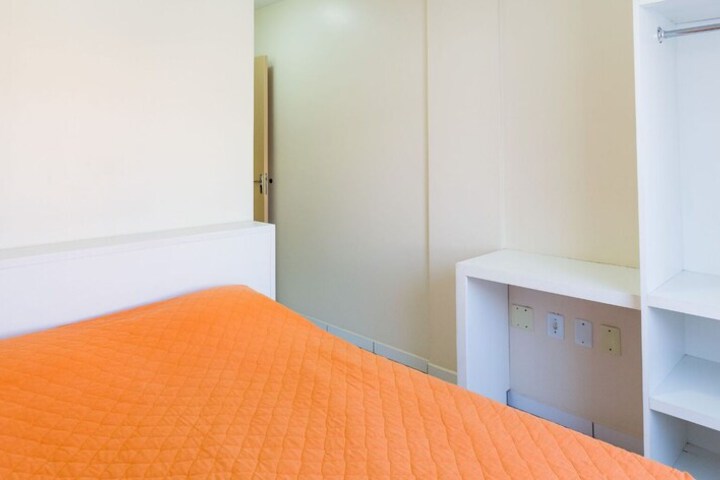 Room 6 of 32