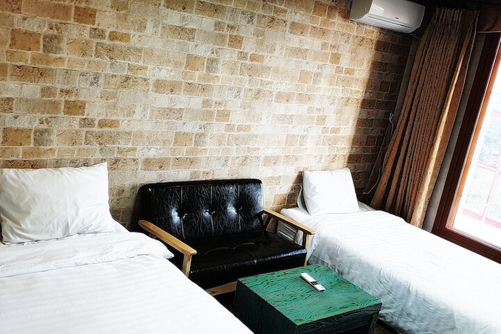 Room 10 of 51