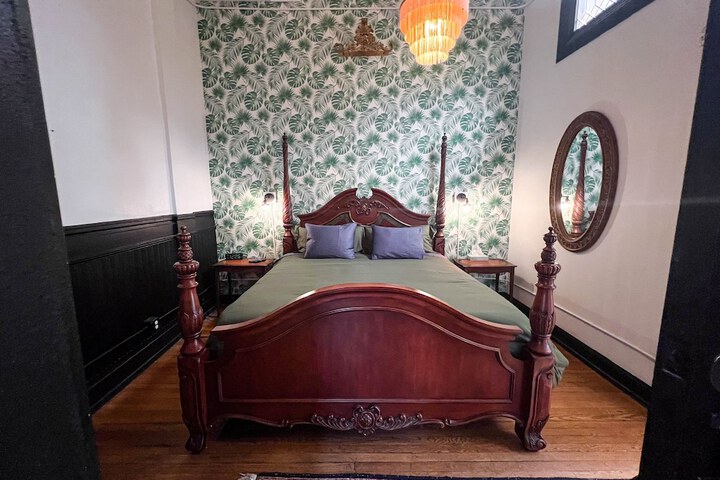 Room 2 of 139