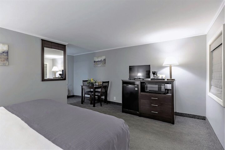Standard | King Bed (1 of 5)