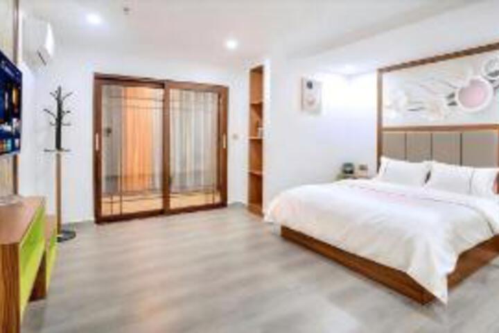 Room 7 of 8