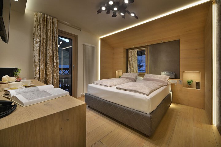 Room 90 of 211