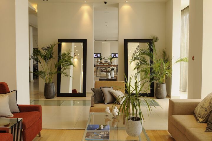 Entrance & Lobby