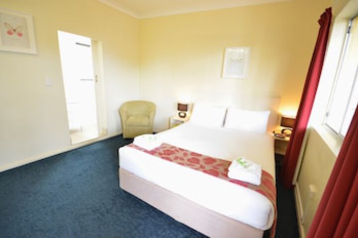 Room 13 of 102