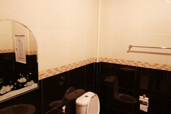 Room 8 of 11