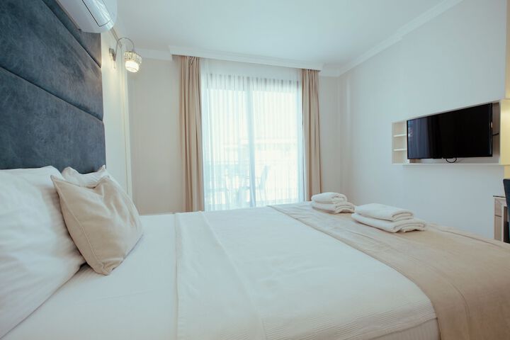 Room 106 of 177