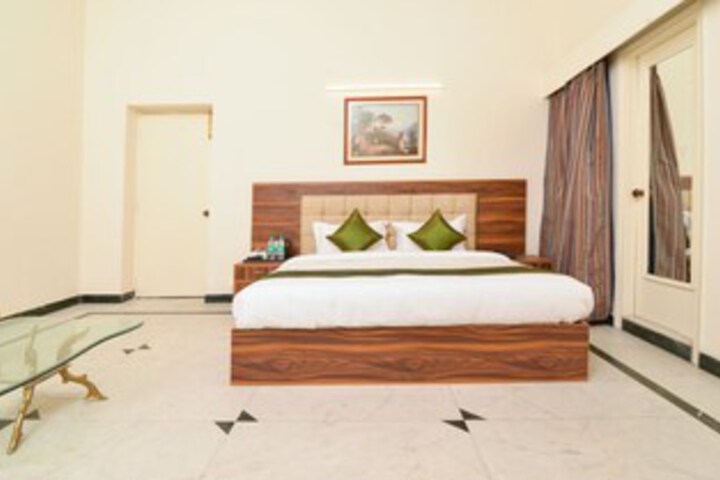 Room 14 of 29