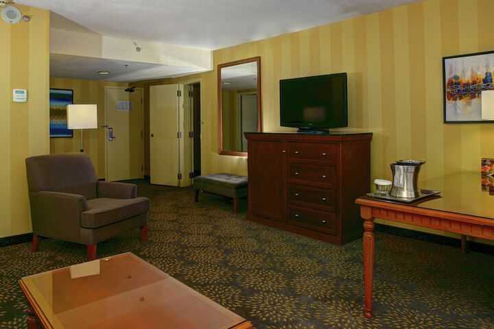 1 King Bed (17 of 36)