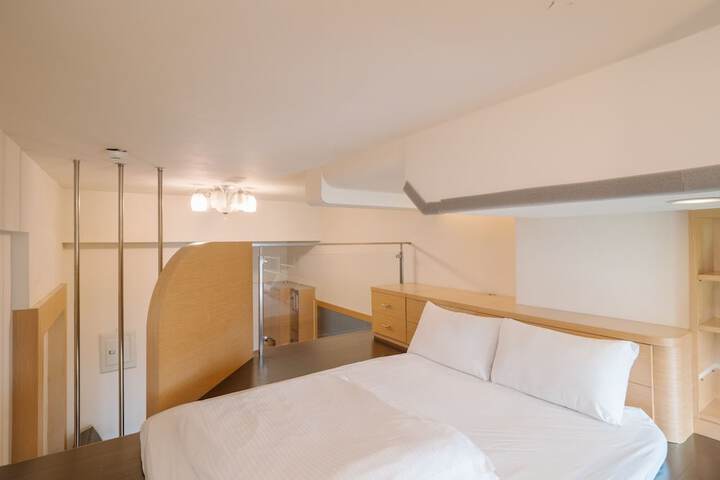Room 33 of 110
