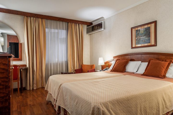 Room 44 de 129