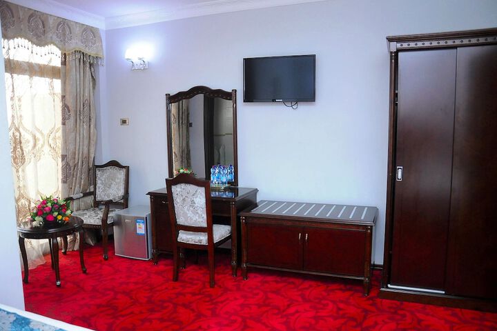 Room 3 of 84