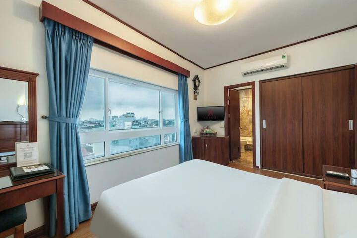 Room 4 of 25