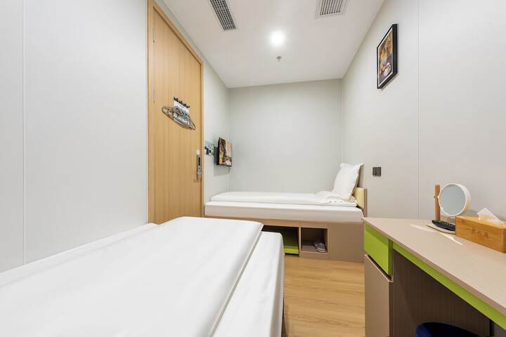 Room 12 of 43