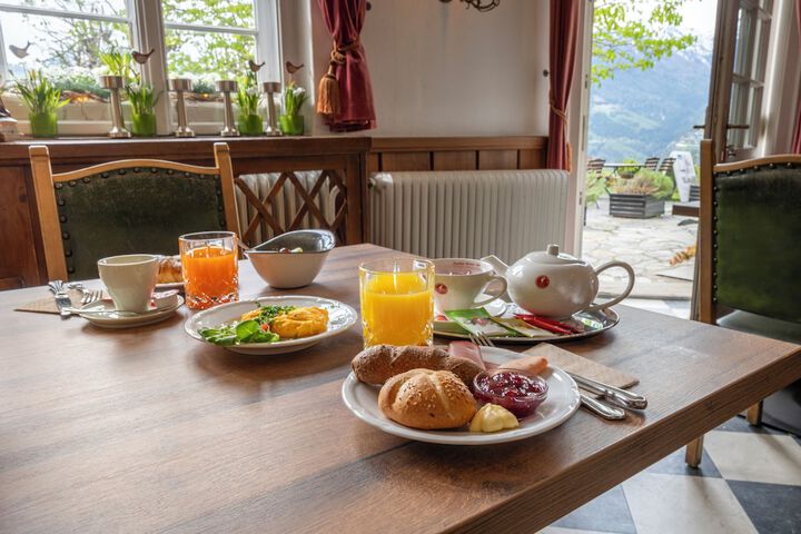 Breakfast/Coffee Service 80 of 155