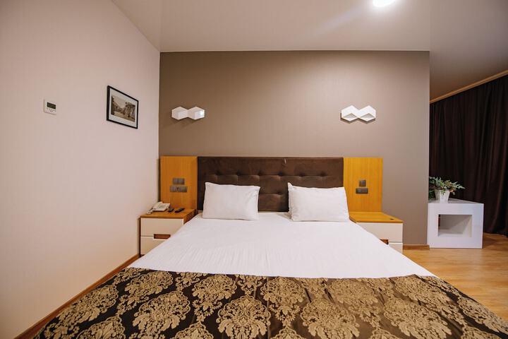 Room 5 of 61