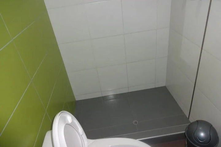 Room 7 of 11