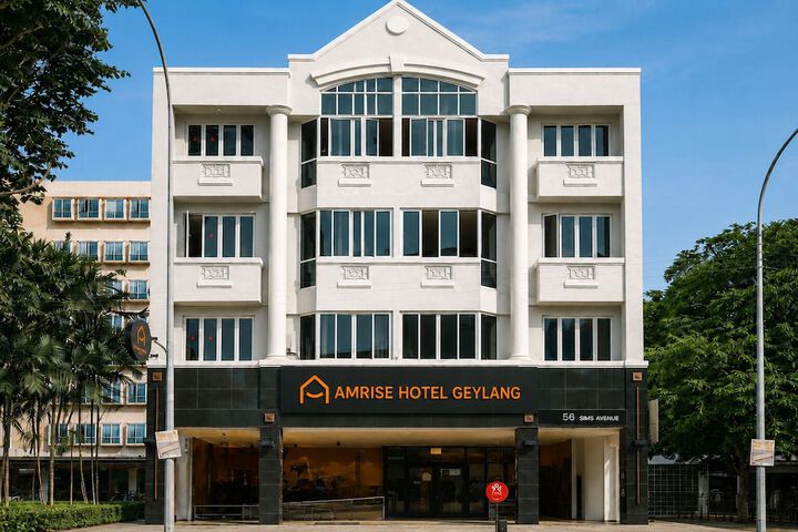 Amrise Hotel Geylang 11Hrs Stay from 10PM to 9AM