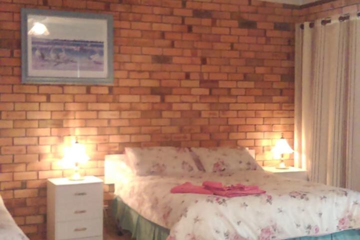 Room 5 of 9