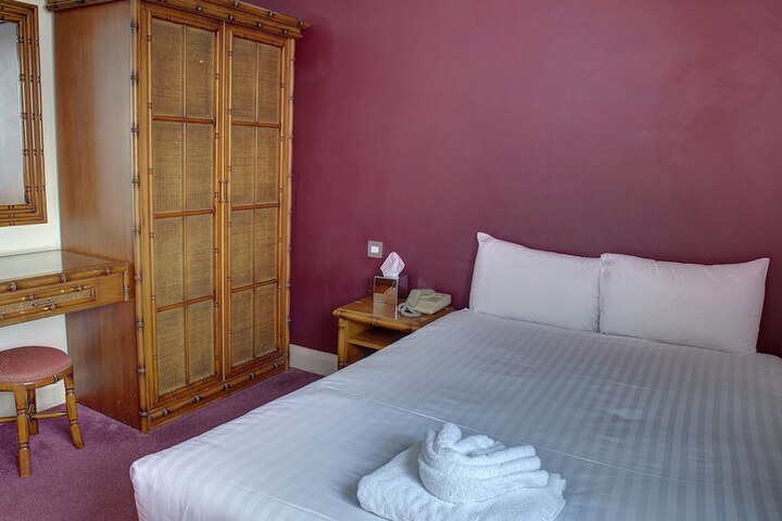 Room 4 of 70