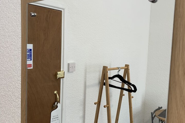 Room 16 of 148