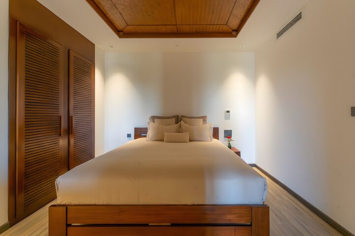 Room 40 of 169