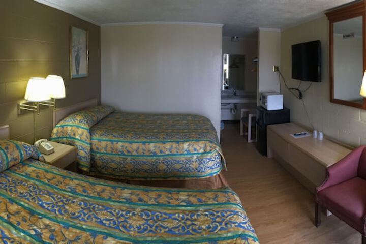Room 17 of 38
