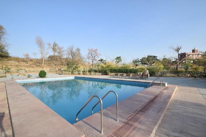 Pool 55 of 90