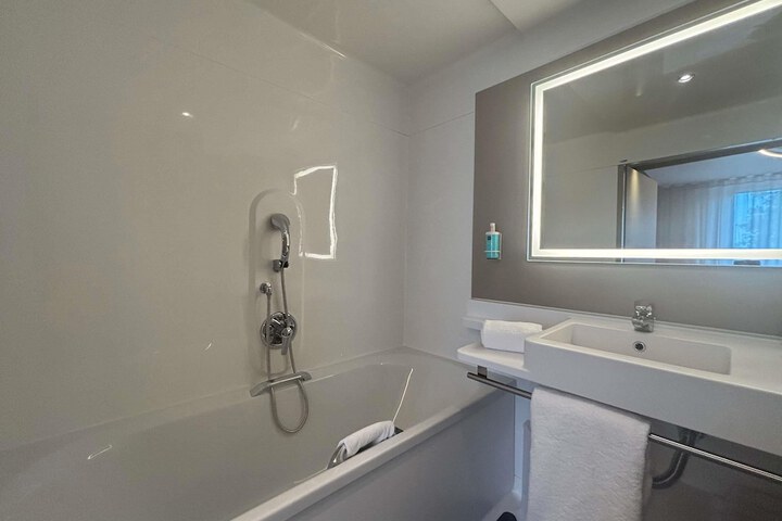 Room 43 of 111
