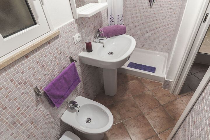 Room 4 of 9