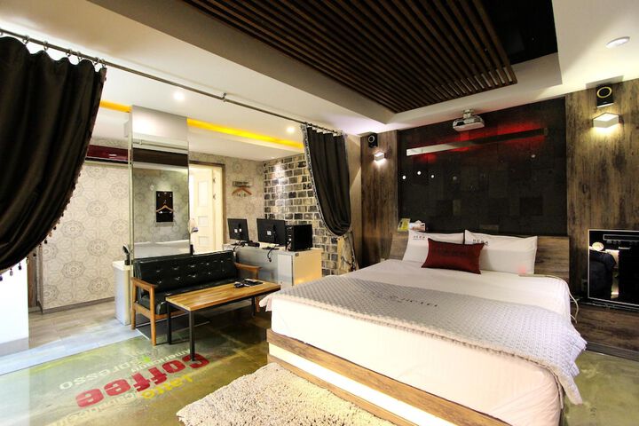 Room 28 of 56