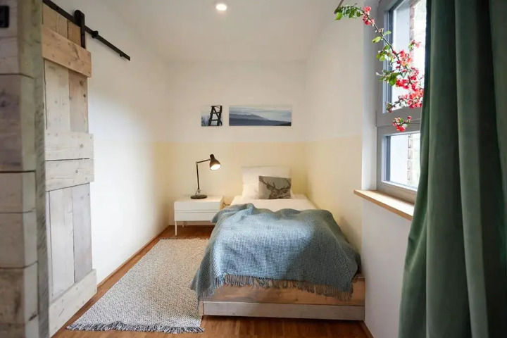 Room 2 of 9