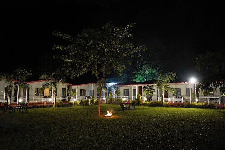 Hotel Exterior 36 of 47