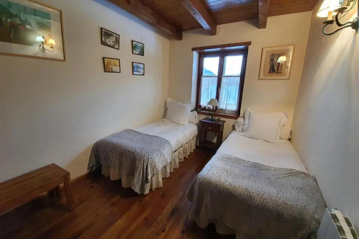 Room 5 of 14
