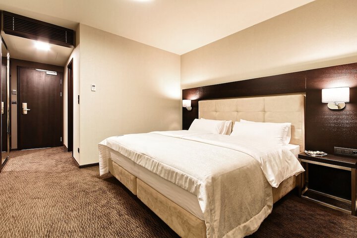Room 13 of 43