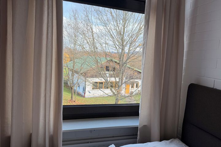 Room 7 of 12