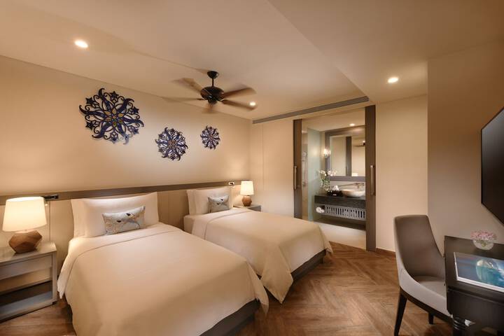 Room 8 of 155