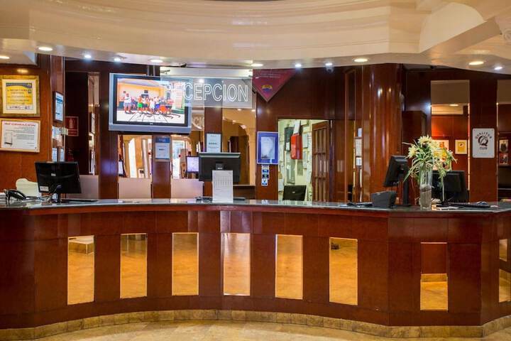Entrance & Lobby