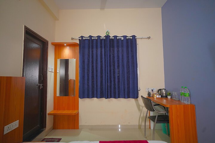 Room 8 of 18